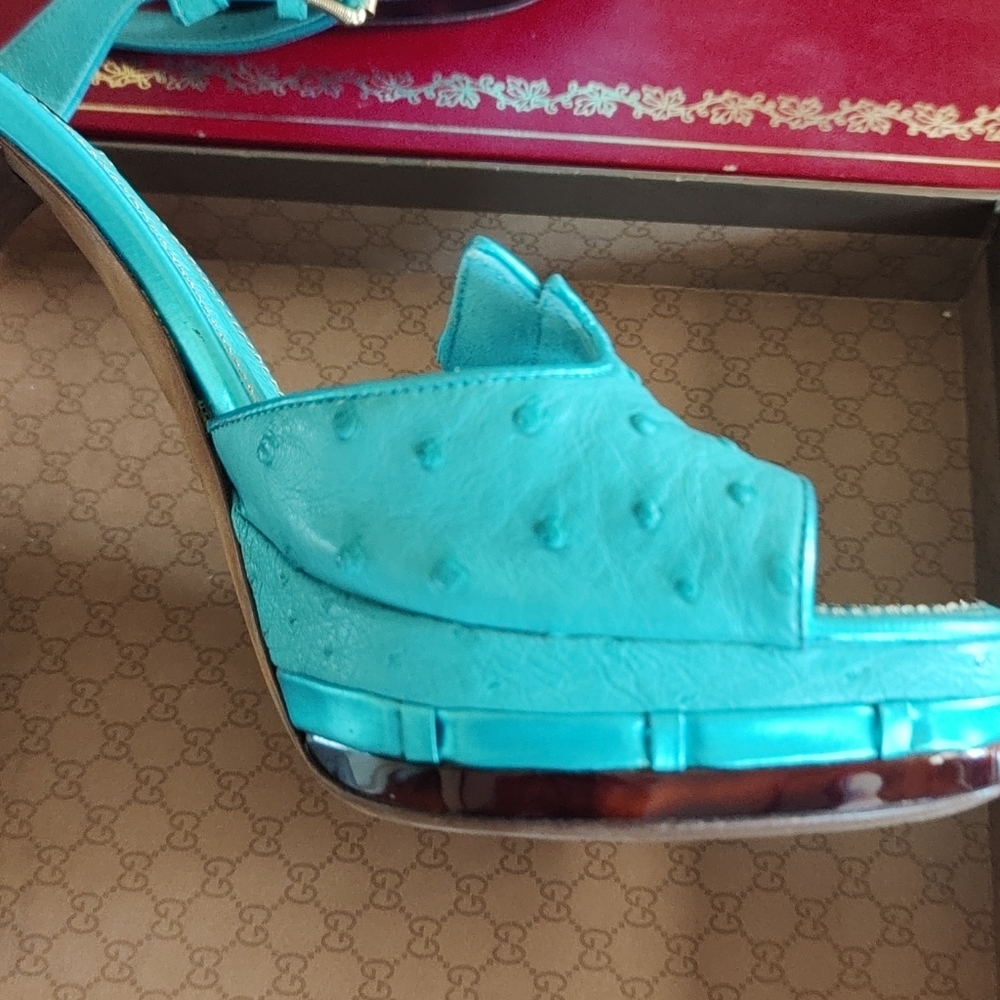 Louis Vuitton ostrich leather heels size 40 - Picture 4 of 9